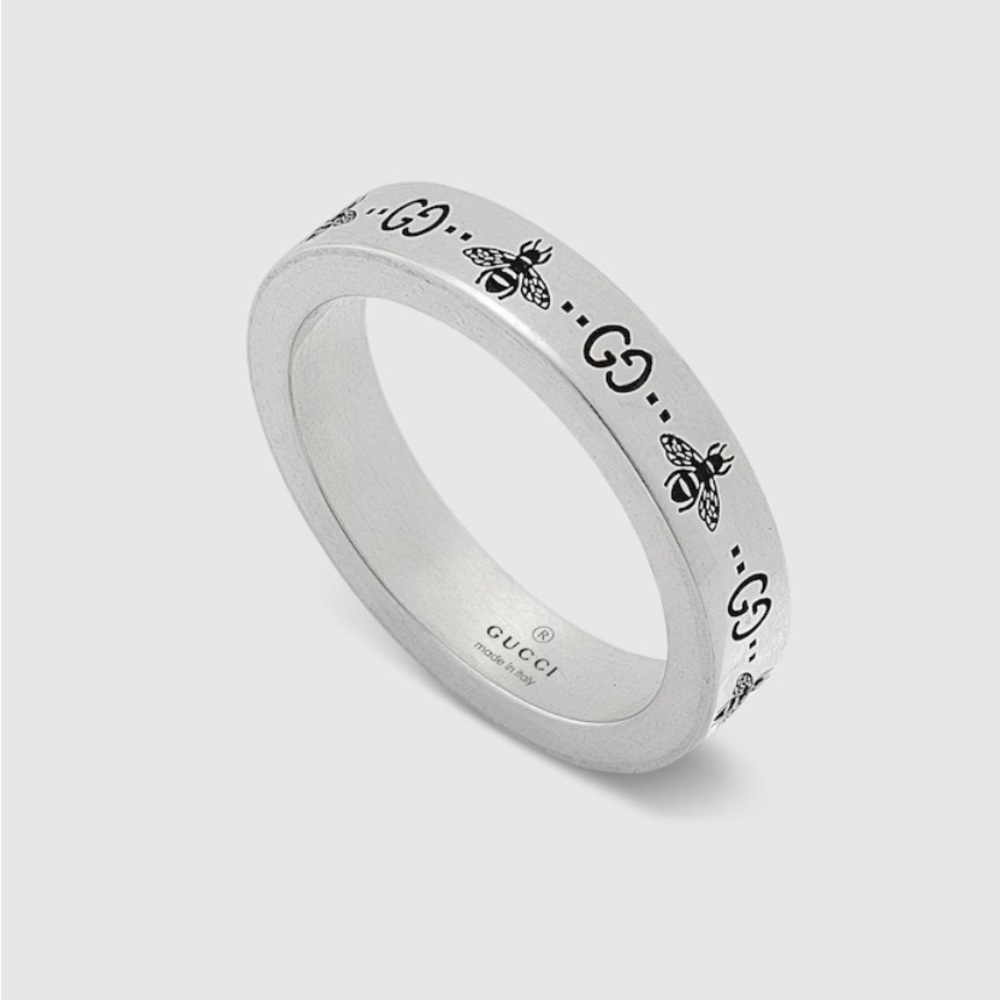 GUCCI GG AND BEE ENGRAVED THIN RING